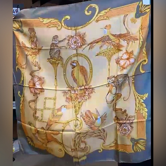 SOLD‼️‼️ Do not buy‼️‼️💃💃Like New RARE Salvatore Ferragamo XL Animal Scarf - Picture 2 of 2